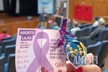 Palestra sobre violência doméstica direcionada à comunidade surda masculina